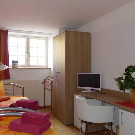 Winfried Schaffer Homestay Neubrandenburg